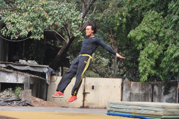 Heropanti star Tiger Shroff deadly live stunts