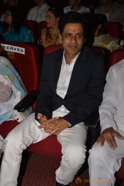 Hritik,Govinda & Urmila at Dadasaheb Phalke Academy Awards  