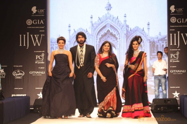 India International Jewelry Week 2013 Photos