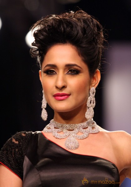 India International Jewelry Week 2013 Photos