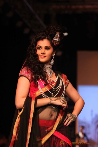 India International Jewelry Week 2013 Photos