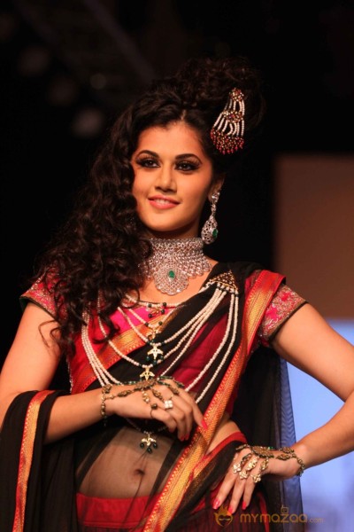 India International Jewelry Week 2013 Photos