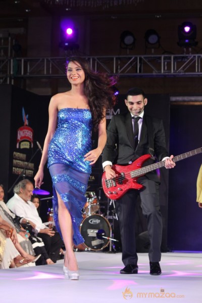 Indian Models Ramp Walk at CIFW Day3