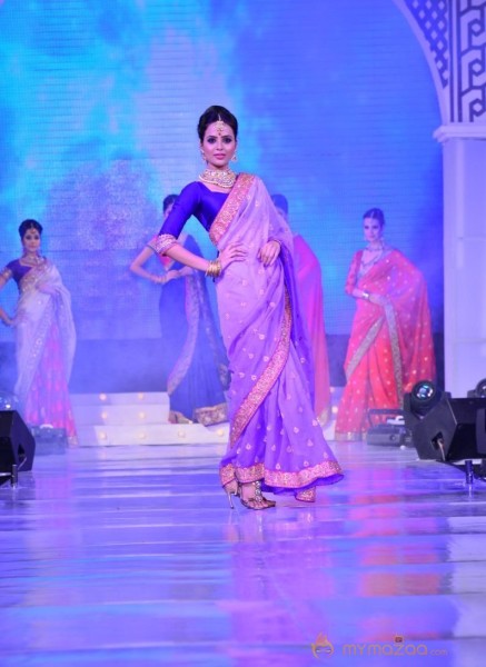 Joh Rivaaj Fashion Show Photos