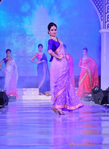 Joh Rivaaj Fashion Show Photos
