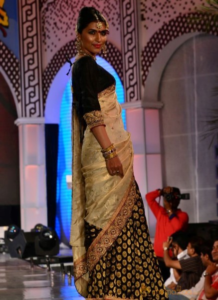 Joh Rivaaj Fashion Show Photos