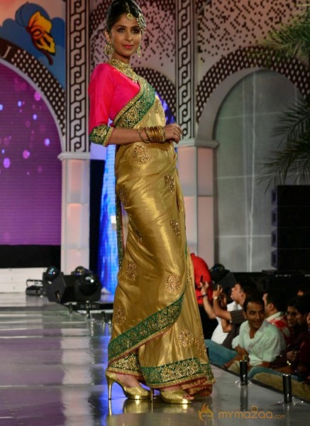 Joh Rivaaj Fashion Show Photos