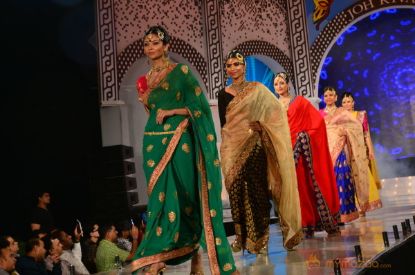 Joh Rivaaj Fashion Show Photos