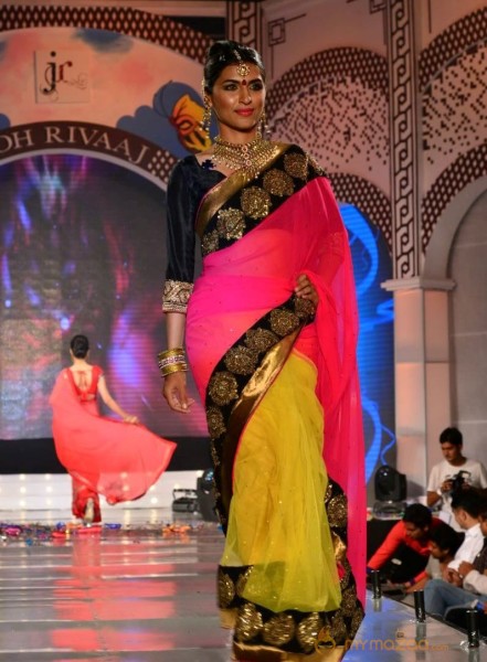 Joh Rivaaj Fashion Show Photos