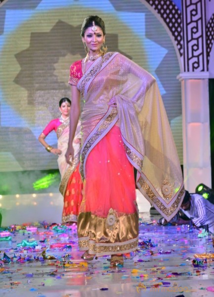 Joh Rivaaj Fashion Show Photos