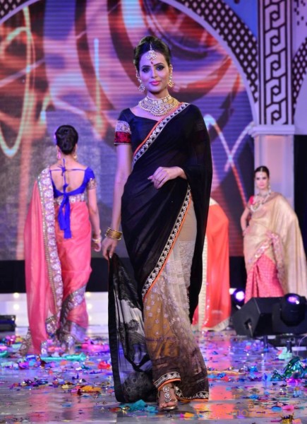 Joh Rivaaj Fashion Show Photos