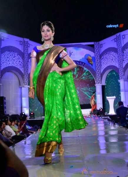 Joh Rivaaj Fashion Show Photos