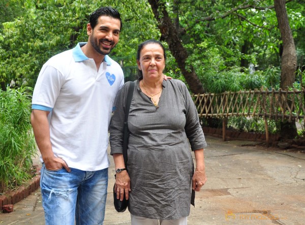 John Abraham Fulfills His Mother's Basketball Dream 