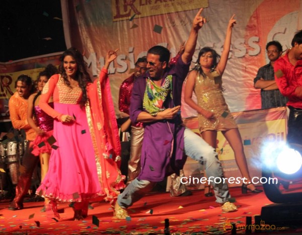 KHILADI 786 MOVIE PROMOTION PHOTOS