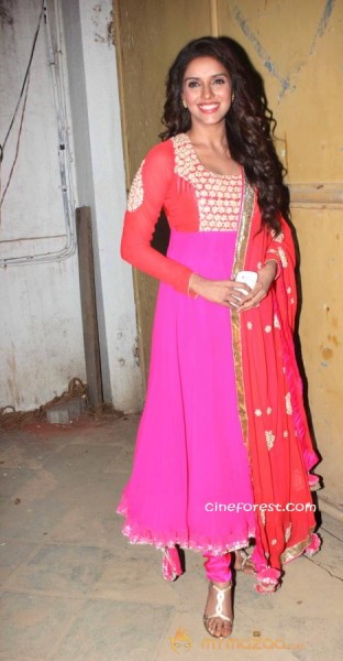 KHILADI 786 MOVIE PROMOTION PHOTOS