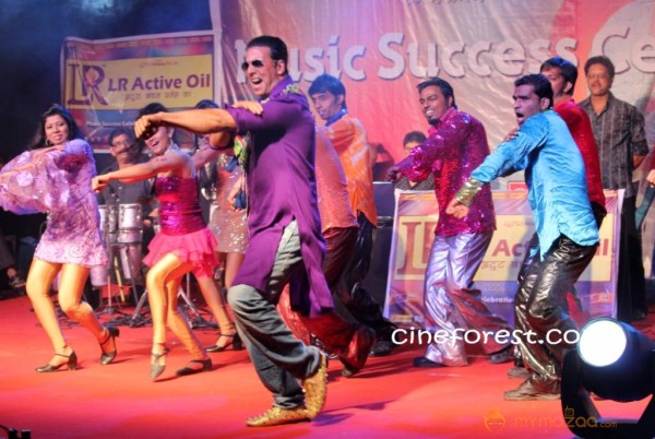 KHILADI 786 MOVIE PROMOTION PHOTOS