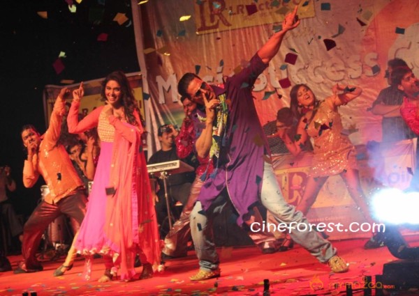 KHILADI 786 MOVIE PROMOTION PHOTOS