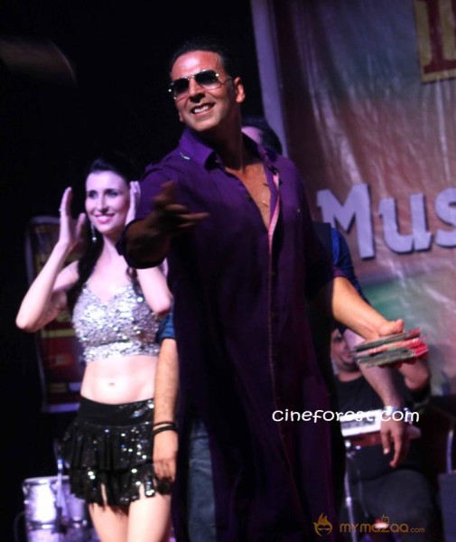 KHILADI 786 MOVIE PROMOTION PHOTOS