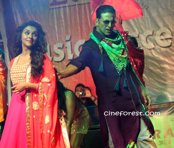 KHILADI 786 MOVIE PROMOTION PHOTOS