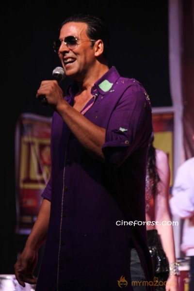 KHILADI 786 MOVIE PROMOTION PHOTOS