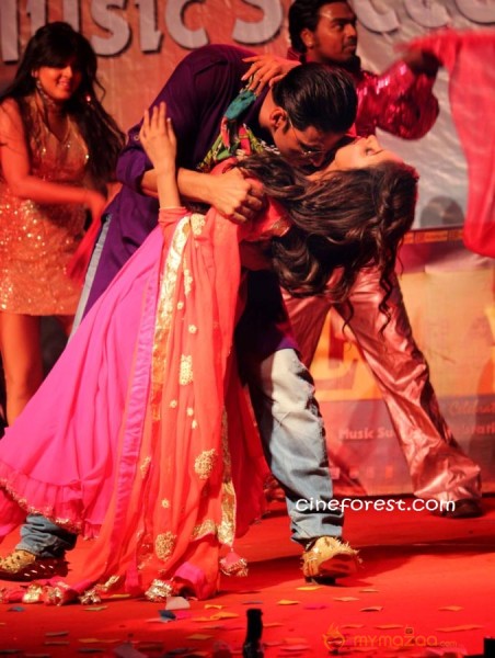 KHILADI 786 MOVIE PROMOTION PHOTOS