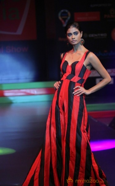 Lakhotia Love India Fashion Show Photos 02