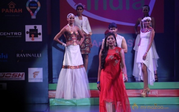 Lakhotia Love India Fashion Show Photos 02