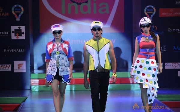 Lakhotia Love India Fashion Show Photos 02
