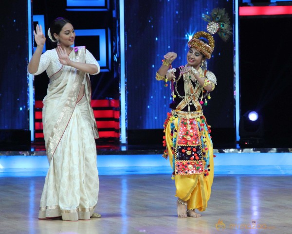 Lootera Team At Star Plus India Dancing Superstar 2 
