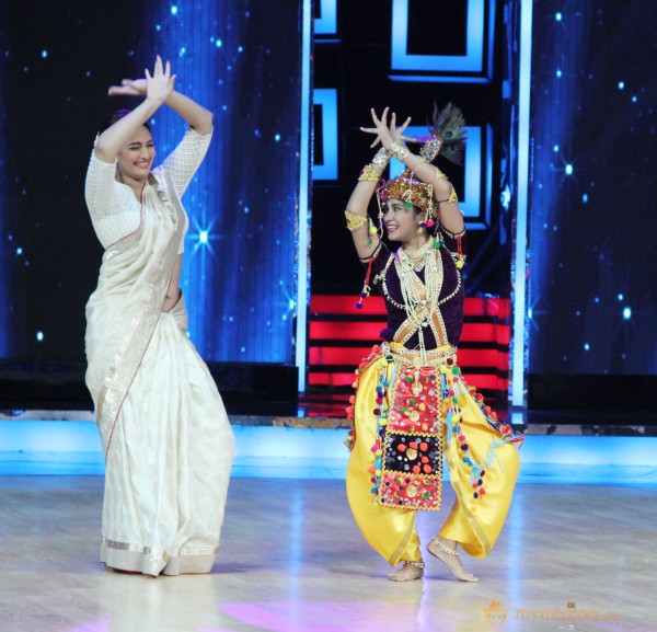 Lootera Team At Star Plus India Dancing Superstar 2 