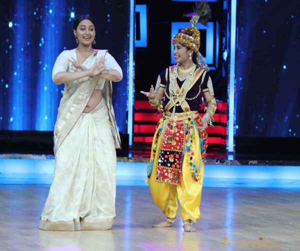 Lootera Team At Star Plus India Dancing Superstar 2 