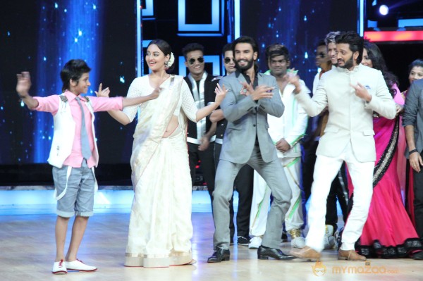 Lootera Team At Star Plus India Dancing Superstar 2 