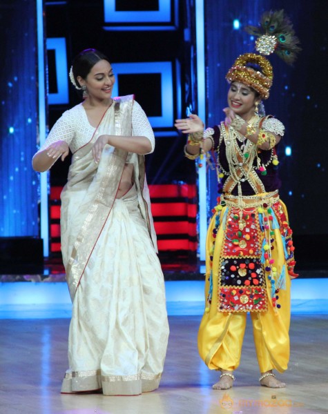 Lootera Team At Star Plus India Dancing Superstar 2 