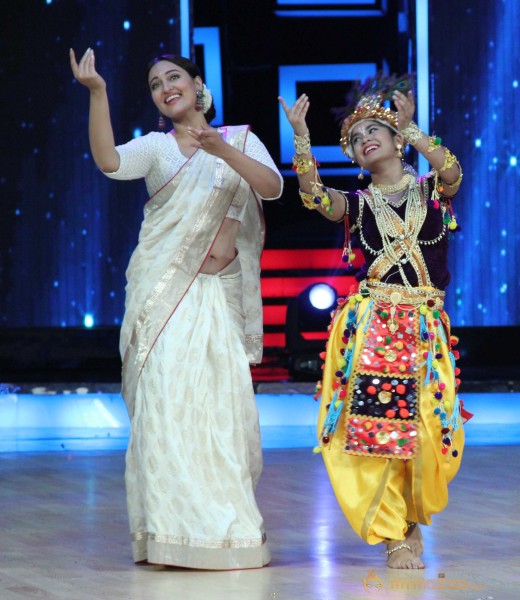 Lootera Team At Star Plus India Dancing Superstar 2 