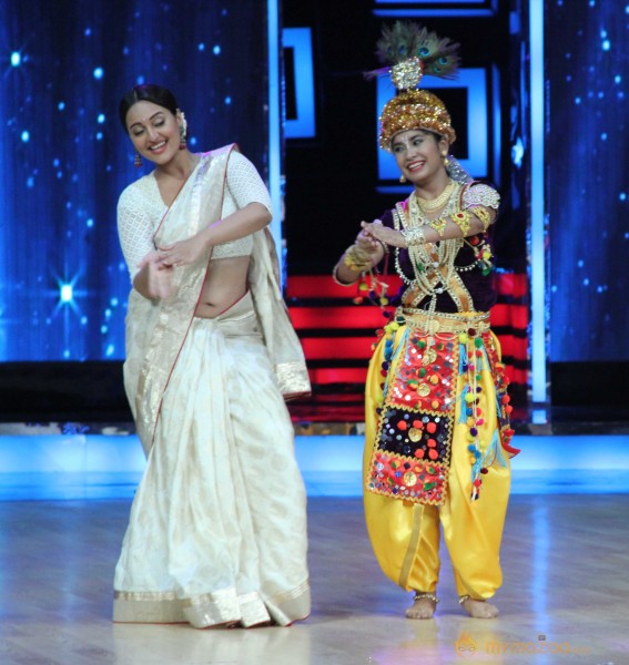 Lootera Team At Star Plus India Dancing Superstar 2 