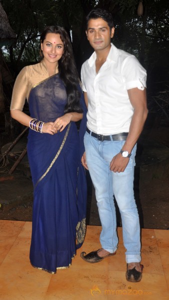 Lootera Team Promote On The Sets Of TV Serial Uttaran 