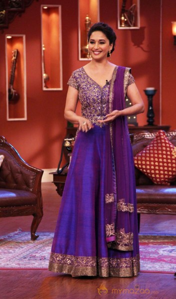 Madhuri Dedh Ishqiya Promotion Photos