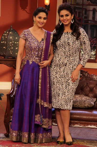 Madhuri Dedh Ishqiya Promotion Photos