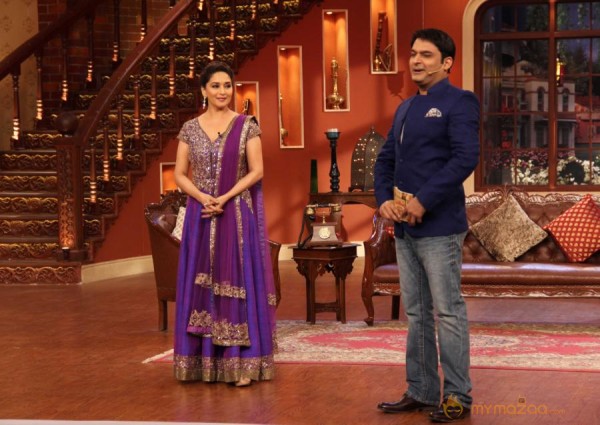 Madhuri Dedh Ishqiya Promotion Photos