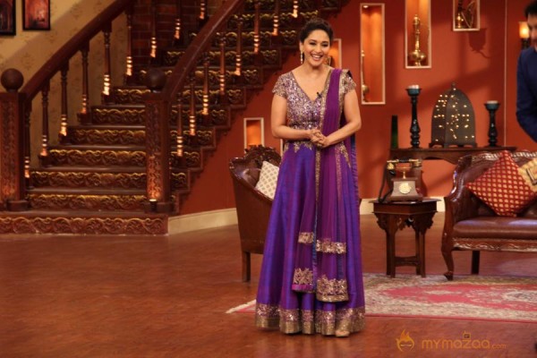 Madhuri Dedh Ishqiya Promotion Photos