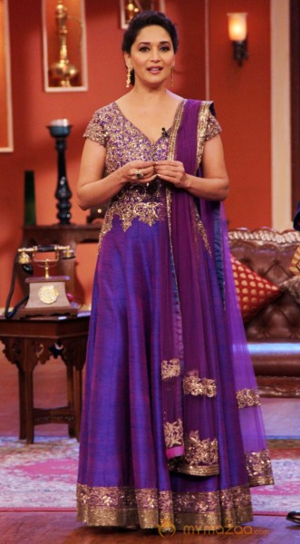 Madhuri Dedh Ishqiya Promotion Photos