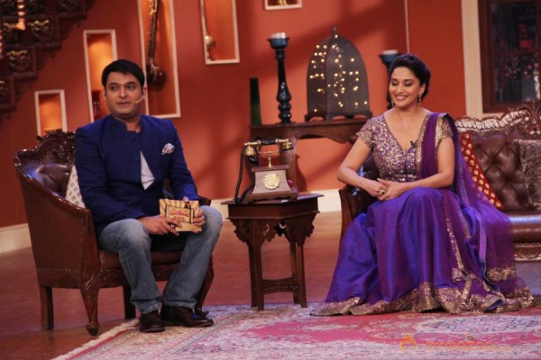 Madhuri Dedh Ishqiya Promotion Photos