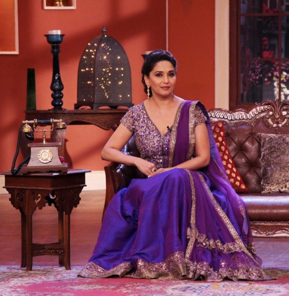 Madhuri Dedh Ishqiya Promotion Photos