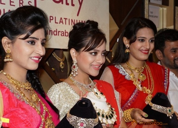 Manepally Dhanteras Jewellery Collections Launch Photos