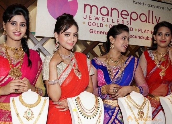 Manepally Dhanteras Jewellery Collections Launch Photos