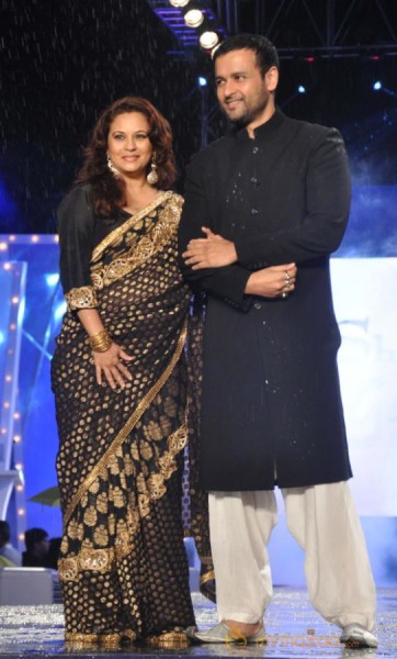 Manish Malhotra & Shaina NC For CPAA Fashion Show 