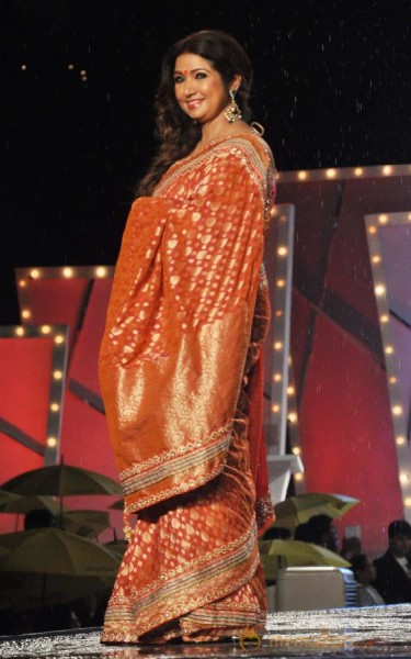 Manish Malhotra & Shaina NC For CPAA Fashion Show 