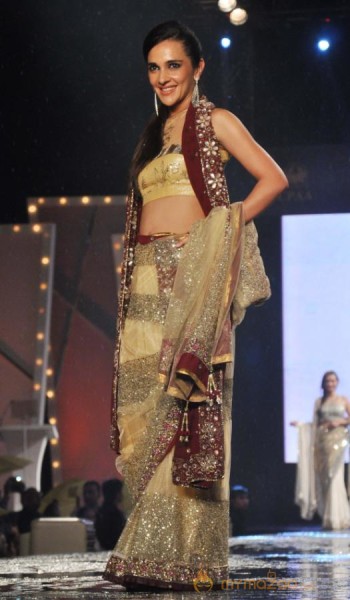 Manish Malhotra & Shaina NC For CPAA Fashion Show 