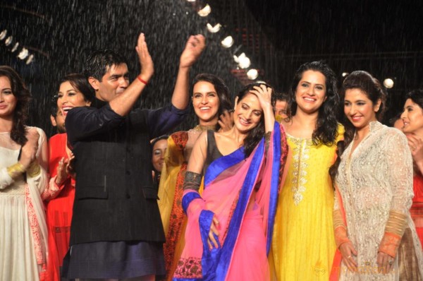 Manish Malhotra & Shaina NC For CPAA Fashion Show 