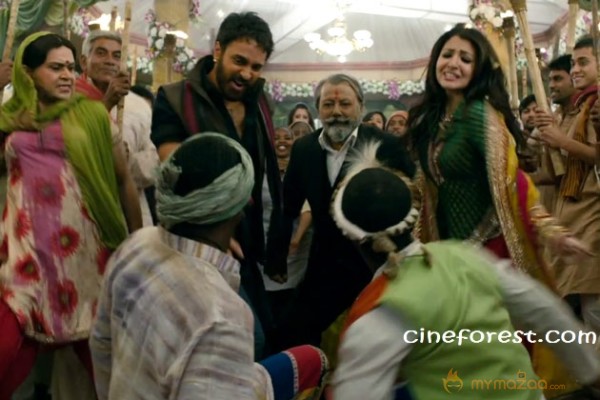 MATRU KI BIJLEE KA MANDOLA MOVIE GALLERY